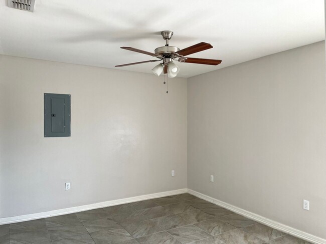 Photo - 3206 Hill Crest Dr