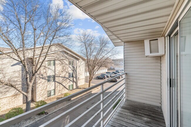 Two Bedroom C - 2 Bed / 2 Bath - 950 Sq.Ft.