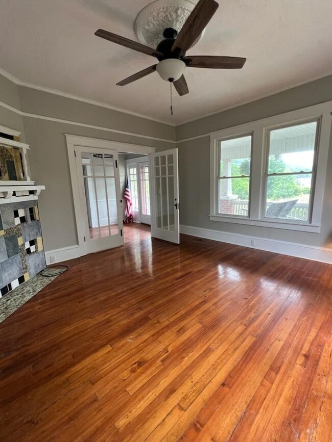 Photo - Downtown Marion Rental!