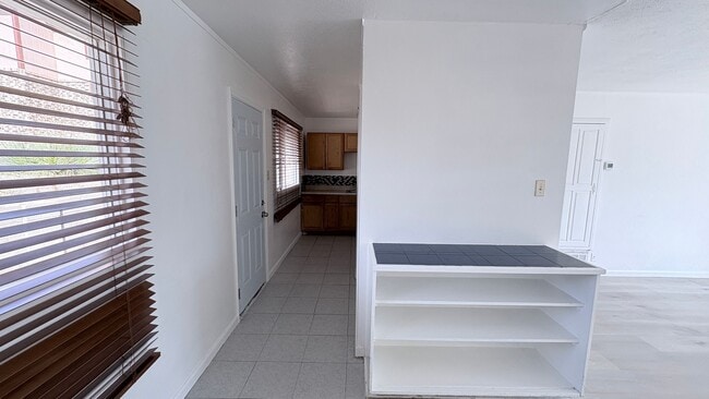 Photo - 611 W 11th St