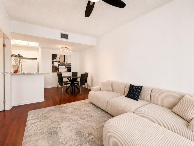Photo - 2027 SE 10th Ave