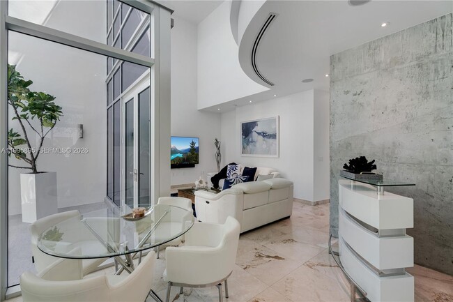 Photo - 548 Fernwood Rd