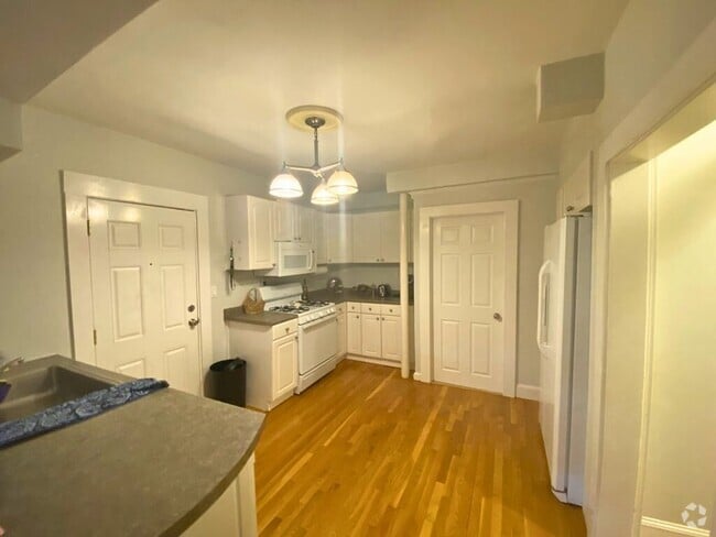 Building Photo - 3 Euston St Unit B Rental
