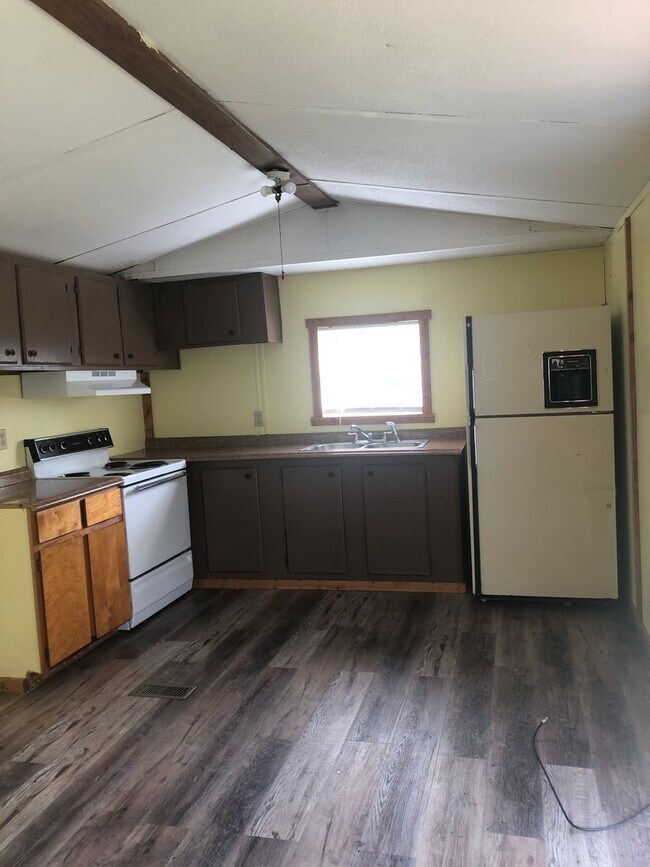 Small Trailer GREAT RENT PRICE! Manchester Rental House Rental in