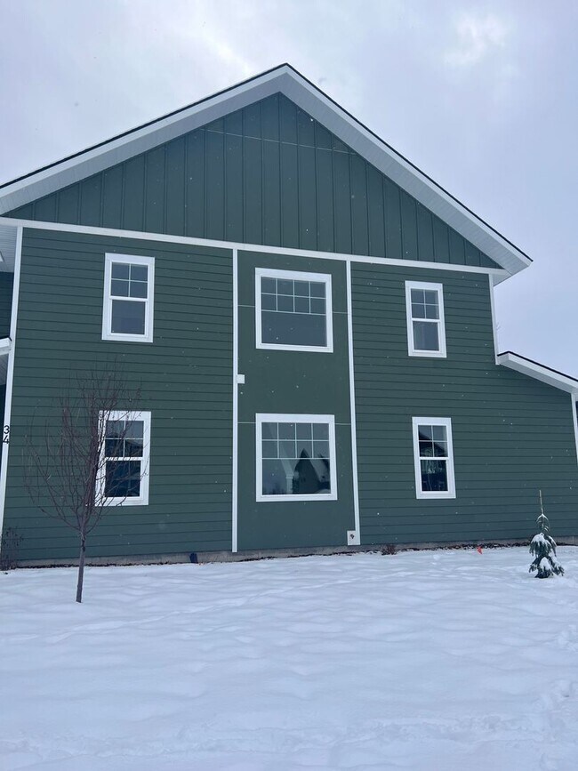 Photo - 3 BR 2 Bath Townhouse with Large attached garage