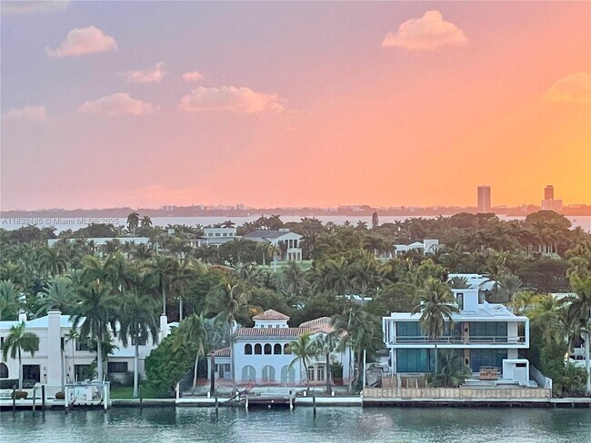 Photo - 5701 Collins Ave Unidad 805