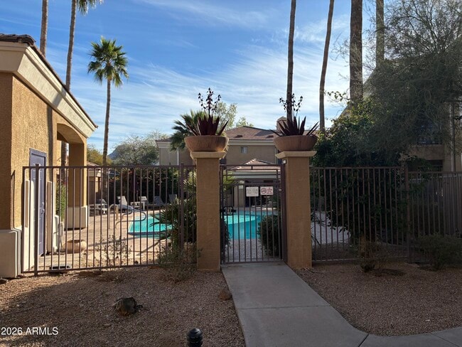 Photo - 1411 E Orangewood Ave Unidad 142