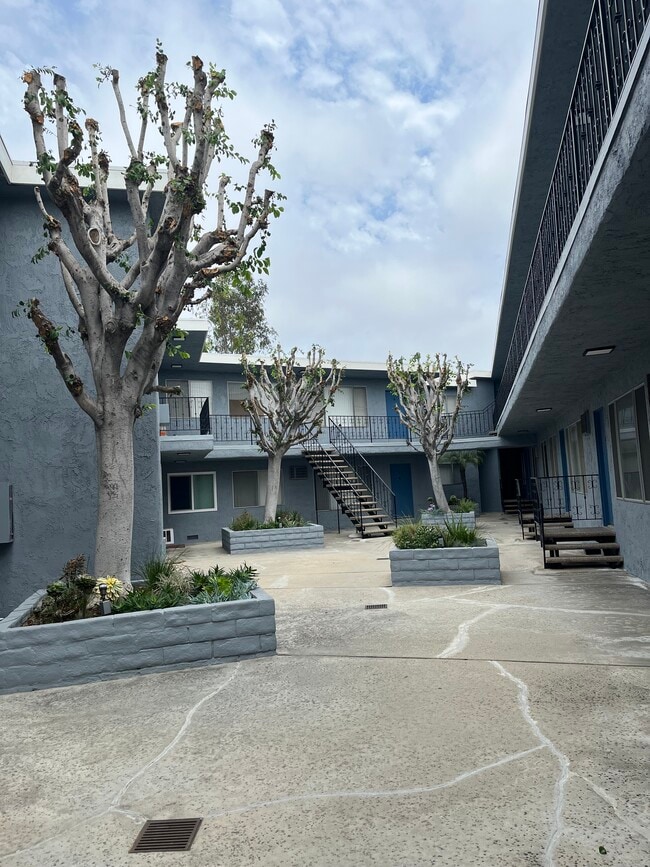 Building Photo - 10541 National Blvd Unit 18 Rental