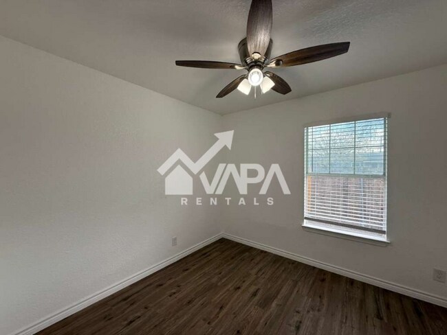 Photo - 2902 Woodcliffe St