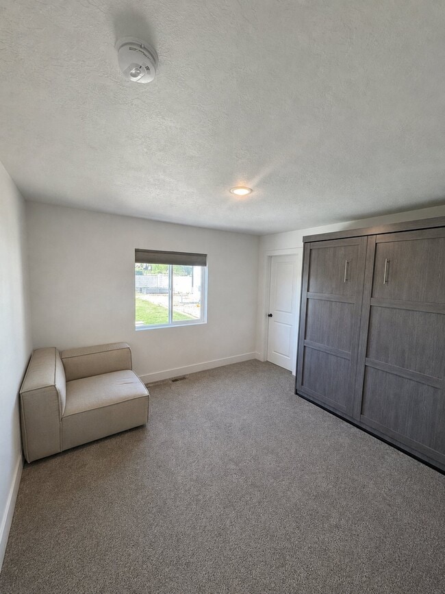 Photo - 61 W Frontier Ln