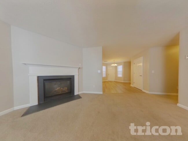 Photo - 360 Springhaven Way SE