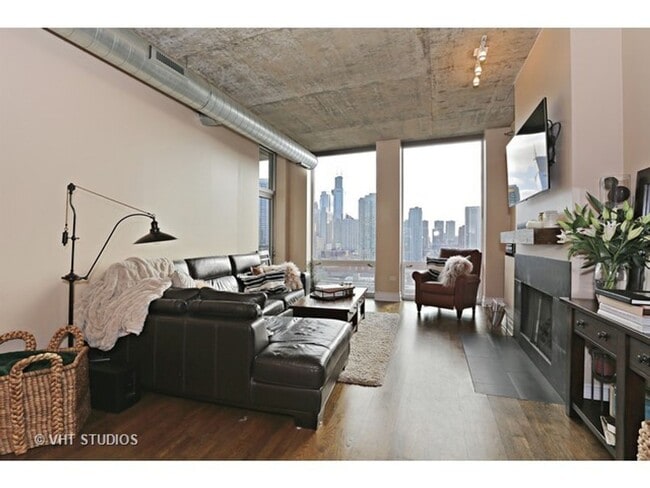 Building Photo - 700 N Larrabee St Unit 1211