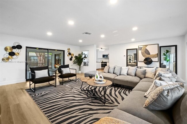 Photo - 679 SW 17th Ct