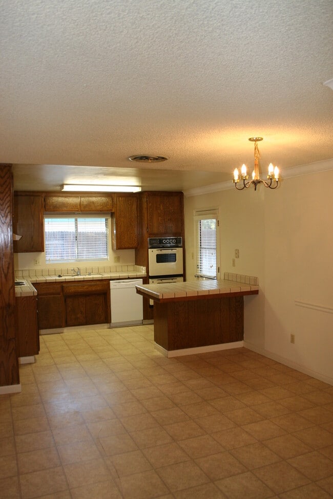 Photo - Cute 3 Bed + 2 Bath Home For Rent in Laurelglen Area