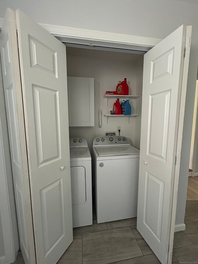 Photo - 281 Abbe Rd