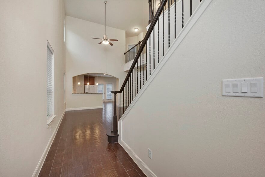 1401 Little Elm Trl