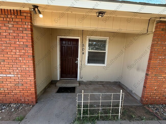 Building Photo - Cute 2 bedroom duplex