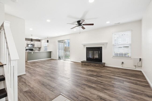 Building Photo - Columbus Station Condo-Ready to move in