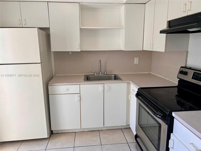 Building Photo - 227 SW 9th St Unit 1-2