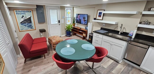 Building Photo - 4633 Kernwood Ave Unit Basement