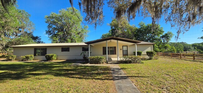 Building Photo - 3 Bedroom/3 Bath home in Archer FL