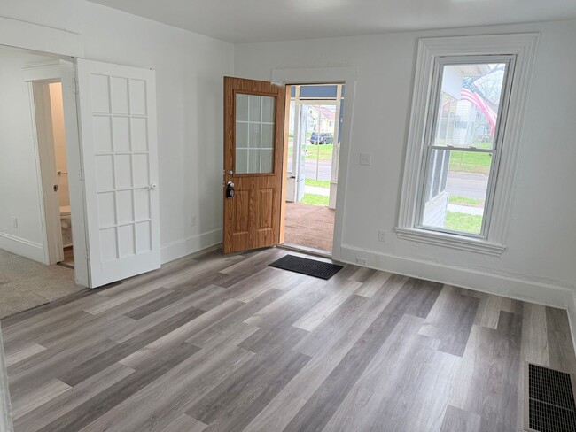 Photo - 1701 E Ganson St Unit Ganson - 1701 (Lower)