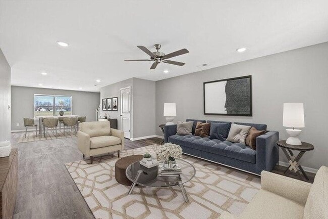 Photo - 113 Savannah Ln