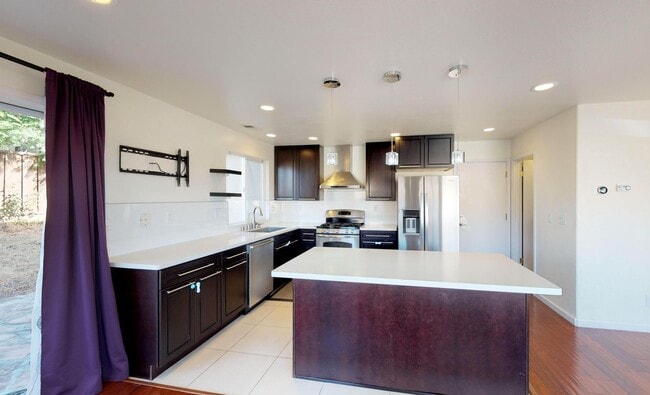 Photo - 405 Birkhaven Pl