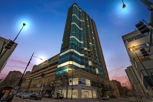 Photo - 111 W Maple St Unidad 3201