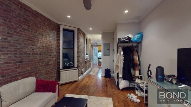 Building Photo - 450 W 50th St Unit 1W Rental