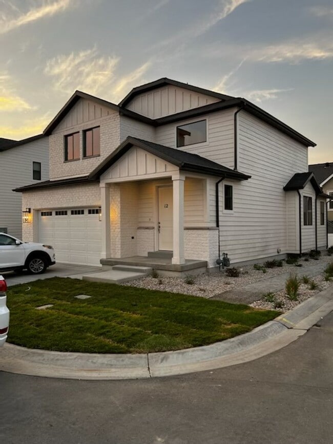 Building Photo - STUNNING Bountiful Home!!
