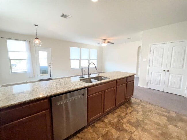 Photo - 213 Connor Elkins Dr