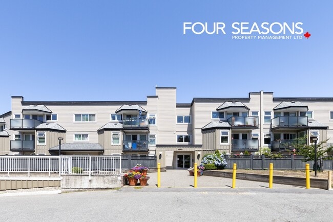 Building Photo - 1850-1850 Southmere Crescent E