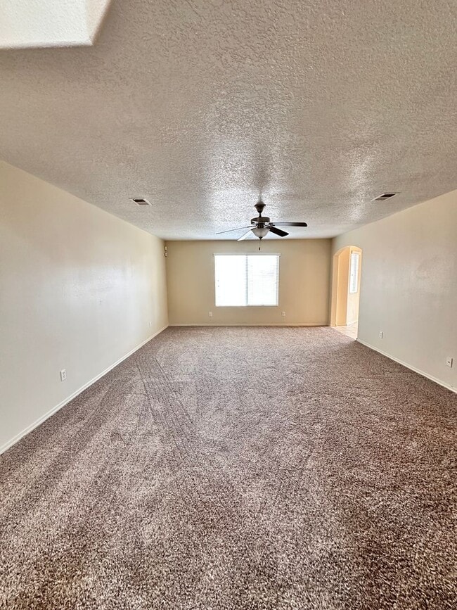 Photo - 3 bed 2.5 Bath in Huning Ranch
