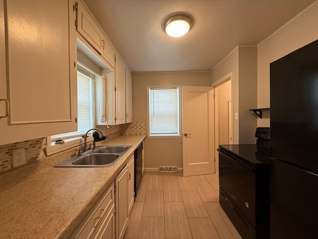 Photo - 743 S Fountain St