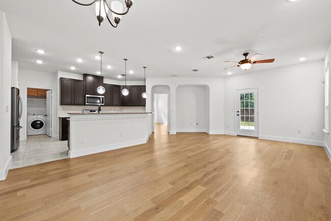 Photo - 544 Ayinger Ln