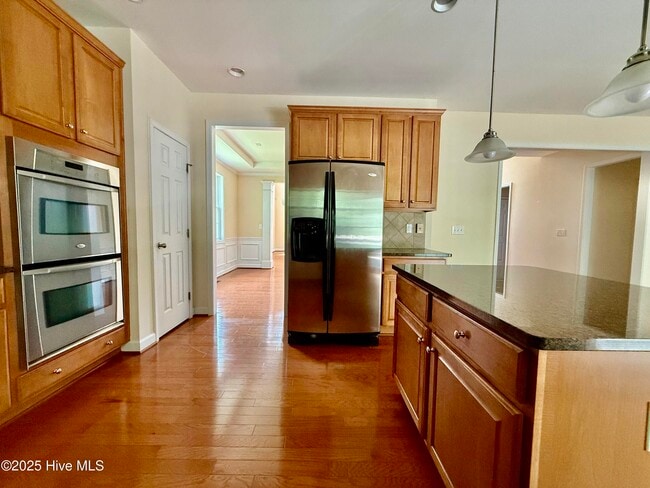 Photo - 410 Harkness Cir