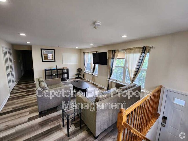 Building Photo - 206 Matthews Drive Rental