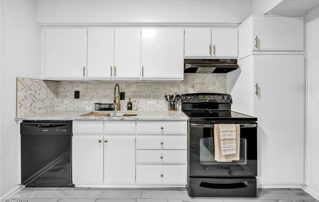 Photo - 15825 Van Aken Blvd Unit Georgian one bedroom