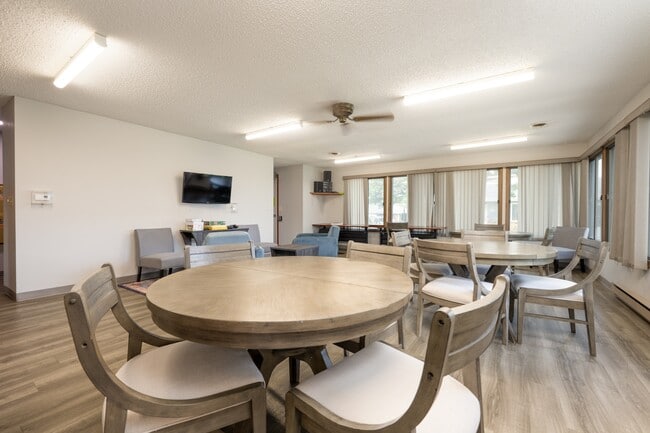 Spencer Manor Apartments