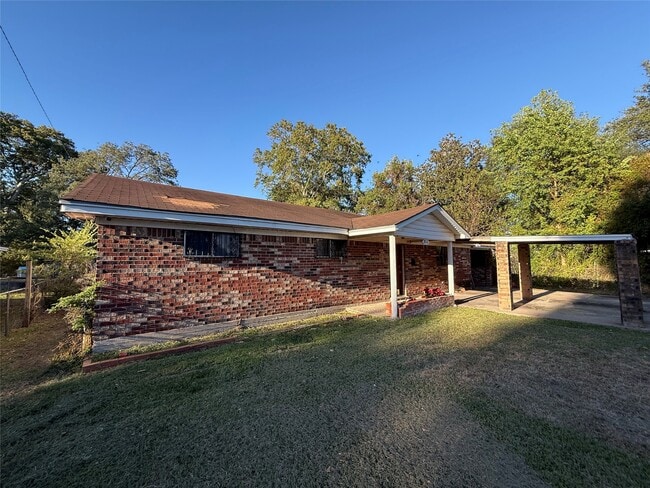 Photo - 860 Bingman Dr