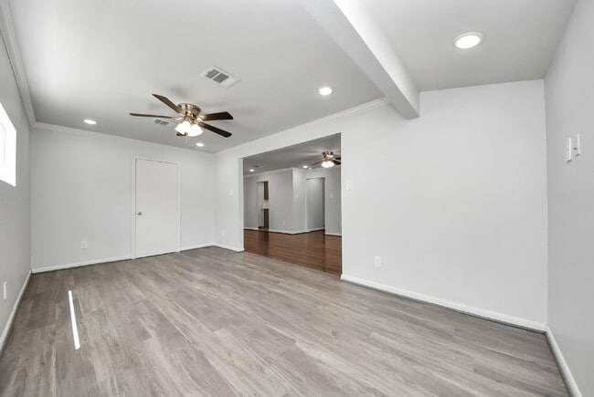 Photo - 5003 Enyart St
