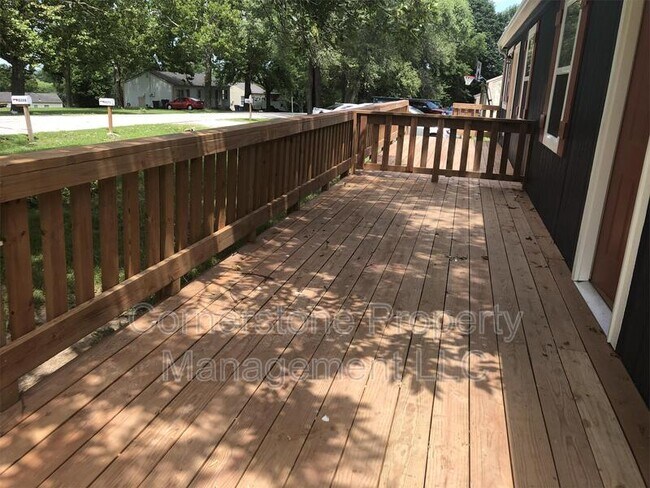 Photo - 8285 Center Dr