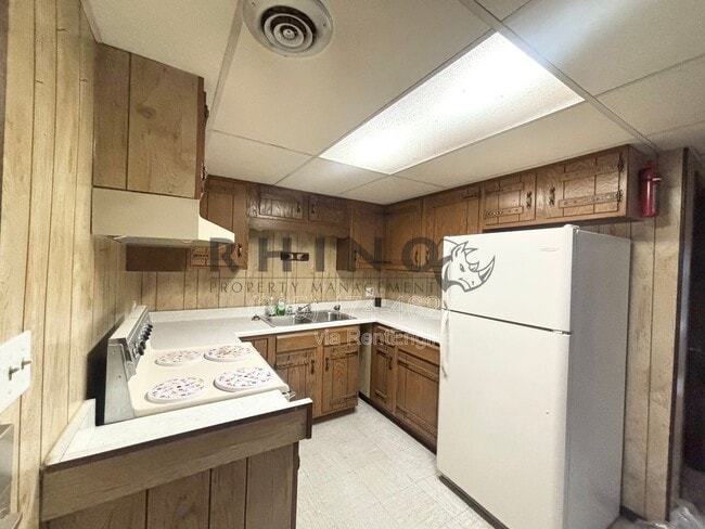 Building Photo - 825 W Arapahoe Ave Unit B