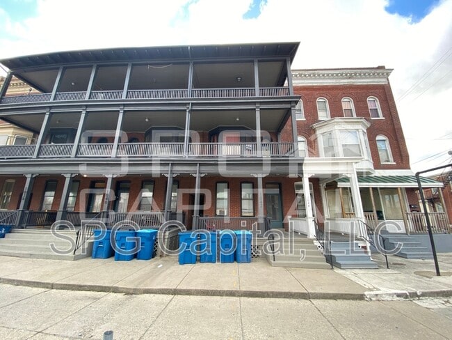 Building Photo - 1042 W Market St