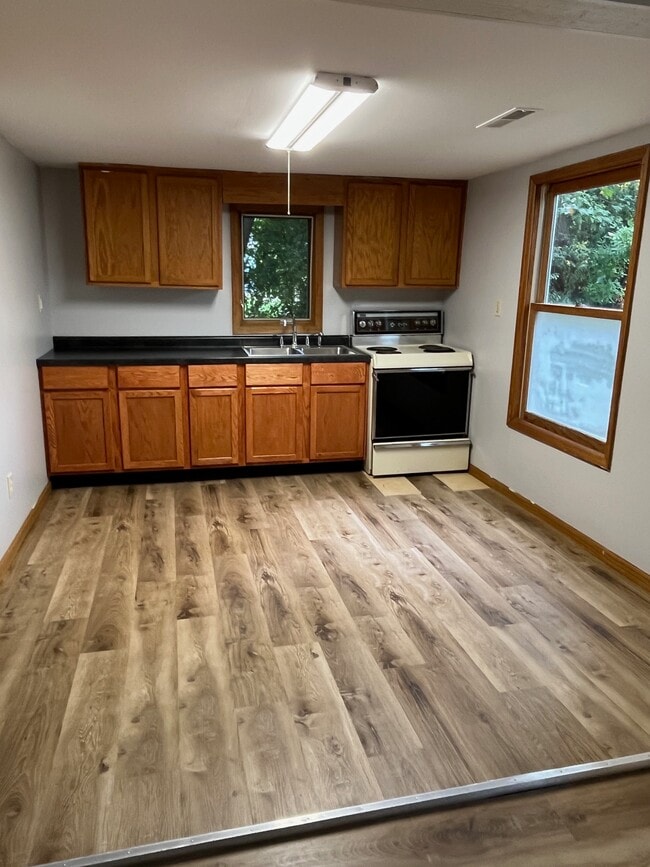 Photo - 908 1/2 S 24th Street Tiny House