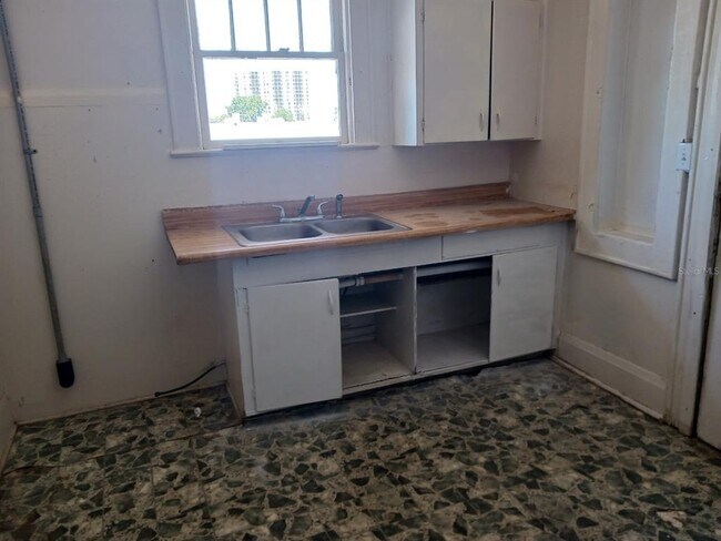 Photo - 720 6th St NE Unit 3