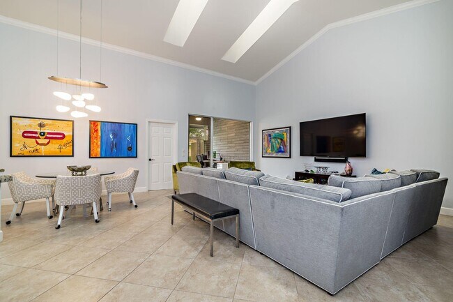 Photo - 2102 Mahogany Pl