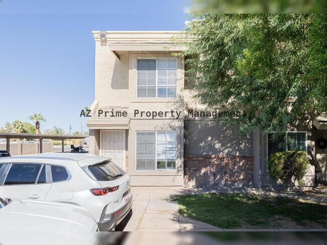 Photo - 1055 W 5th St