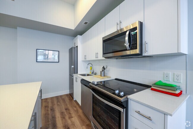2BR, 2BA - Kitchen